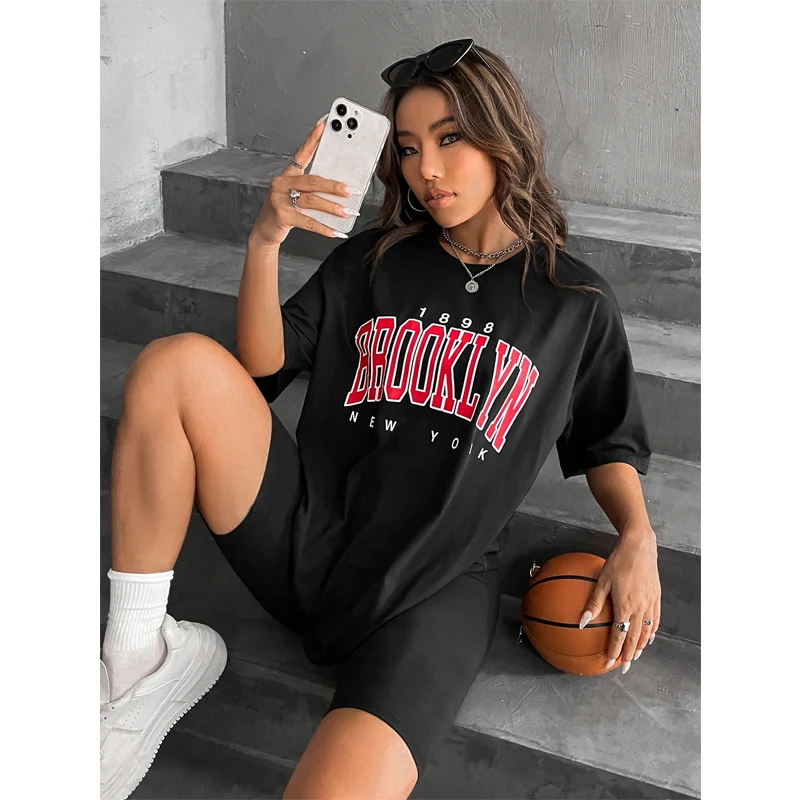 Street Fashion New York 2025 - Fashion Vintage Womens T-Shirts 1898 Brooklyn